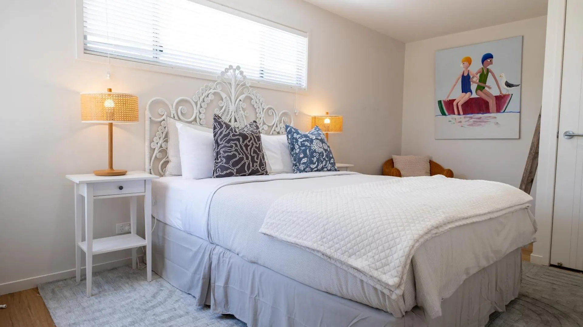 Chic Coastal Home - 31 Orealla Sunrise Beach Holiday home