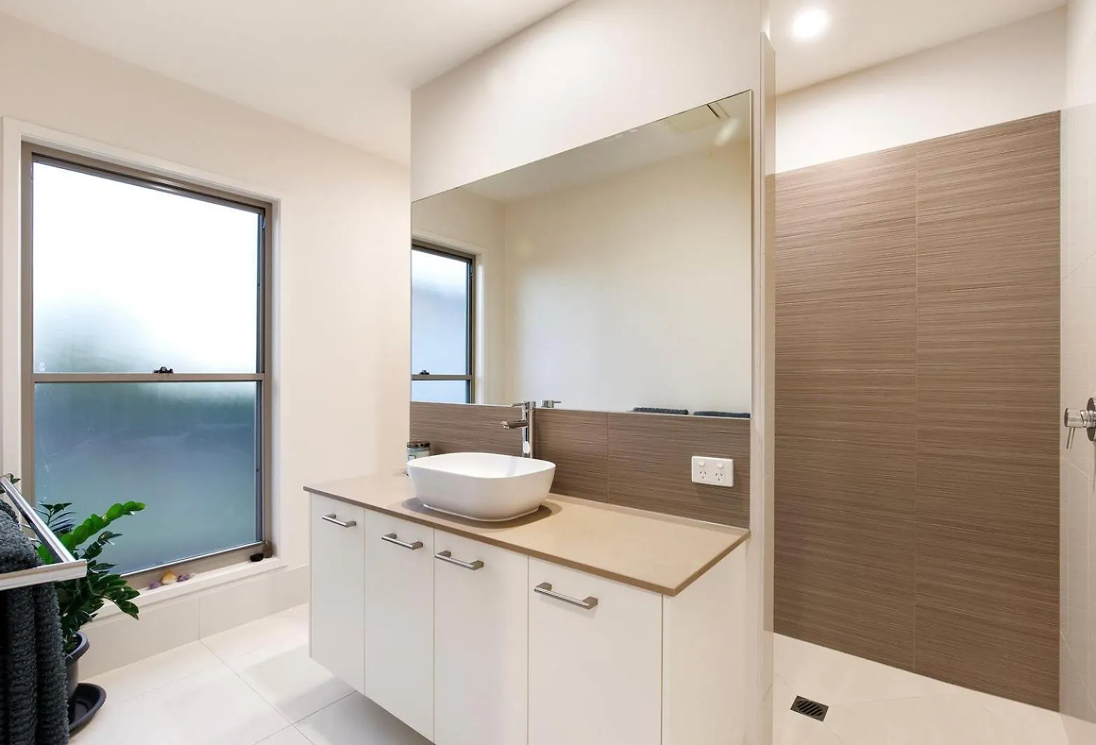 Chic Coastal Home - 31 Orealla Sunrise Beach