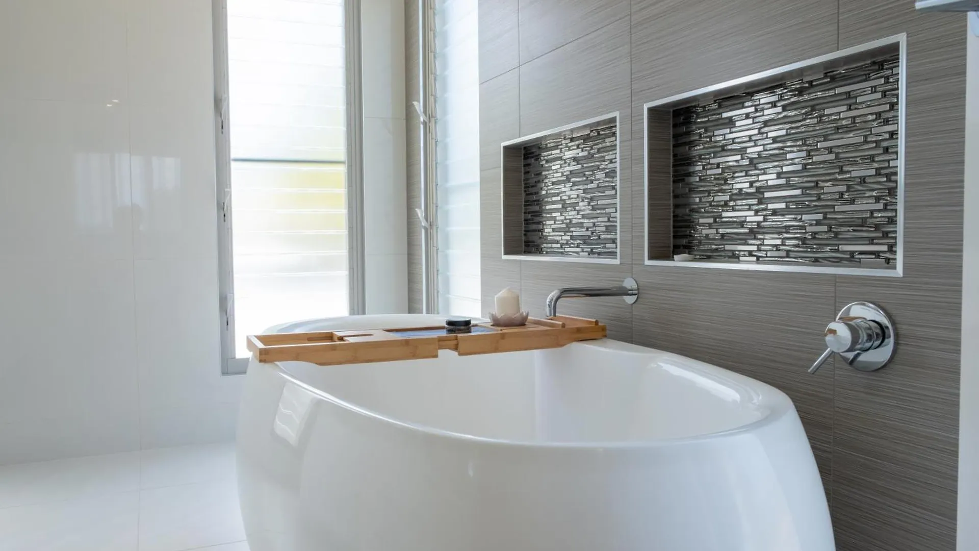 Chic Coastal Home - 31 Orealla Sunrise Beach Holiday home