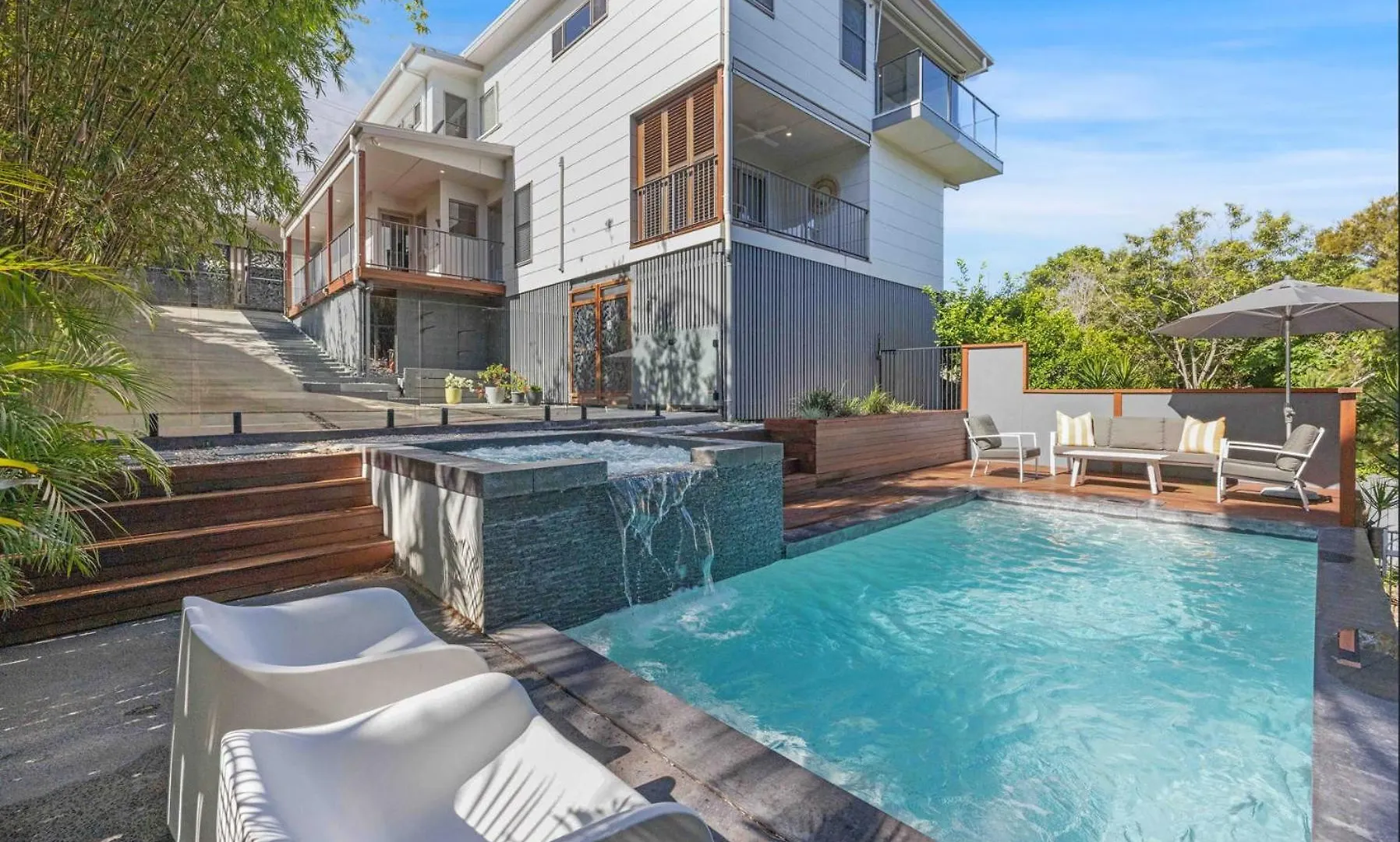 Chic Coastal Home - 31 Orealla Sunrise Beach